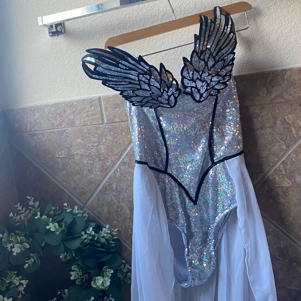 Angel Halloween Costume never worn